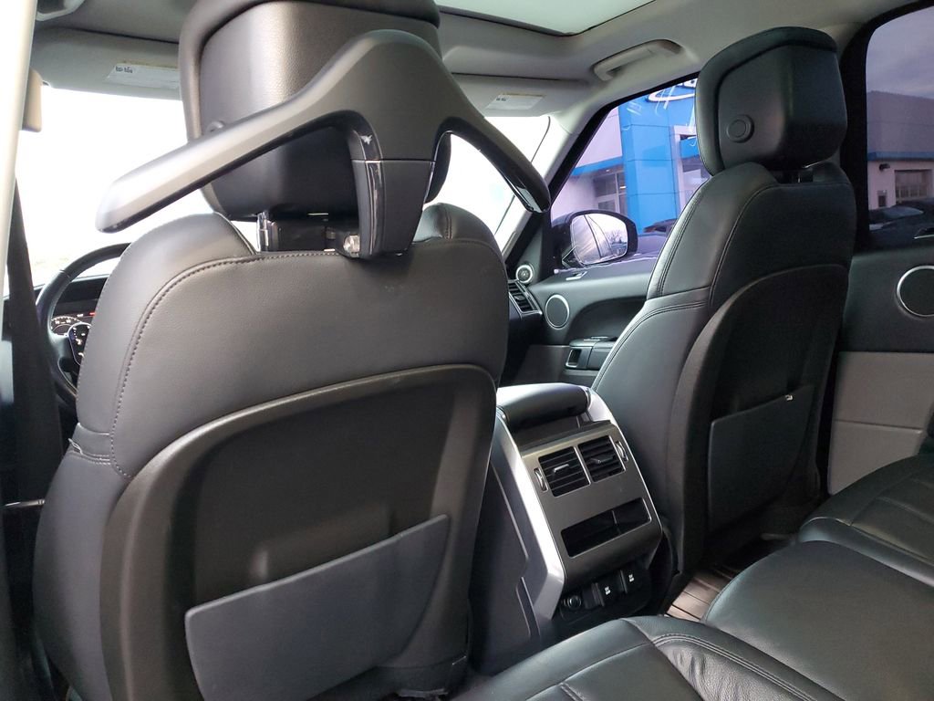Used 2018 Land Rover Range Rover Sport SE image 30
