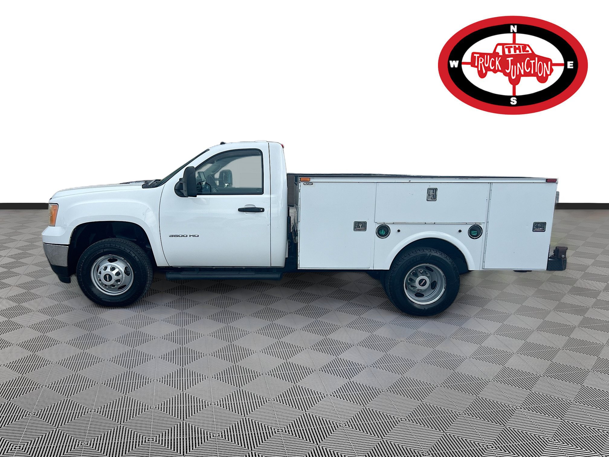 Used 2011 GMC Sierra 3500 W/T RWD image 4
