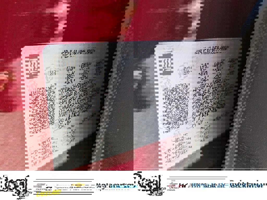 Used 2025 Chevrolet Trax LT w/ LT Convenience Package image 32