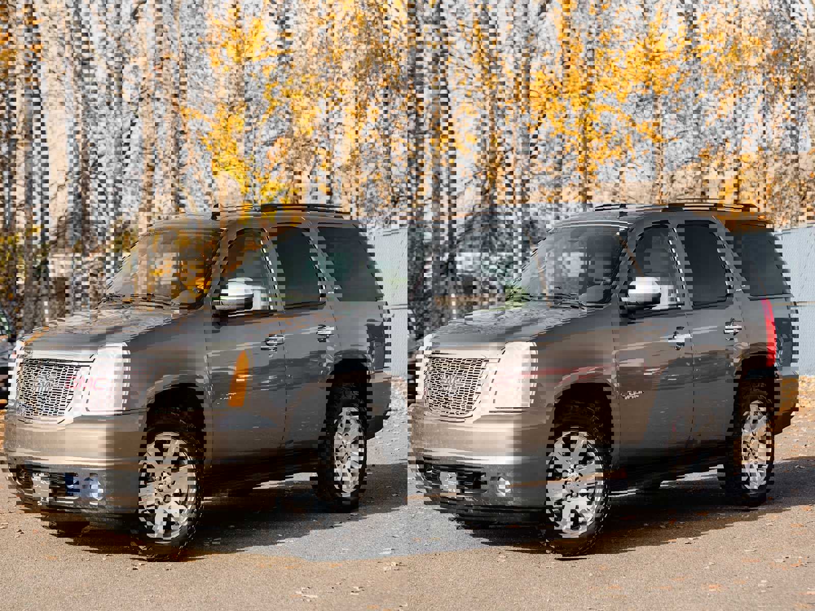 Used 2011 GMC Yukon SLT w/ SLT Chrome Package