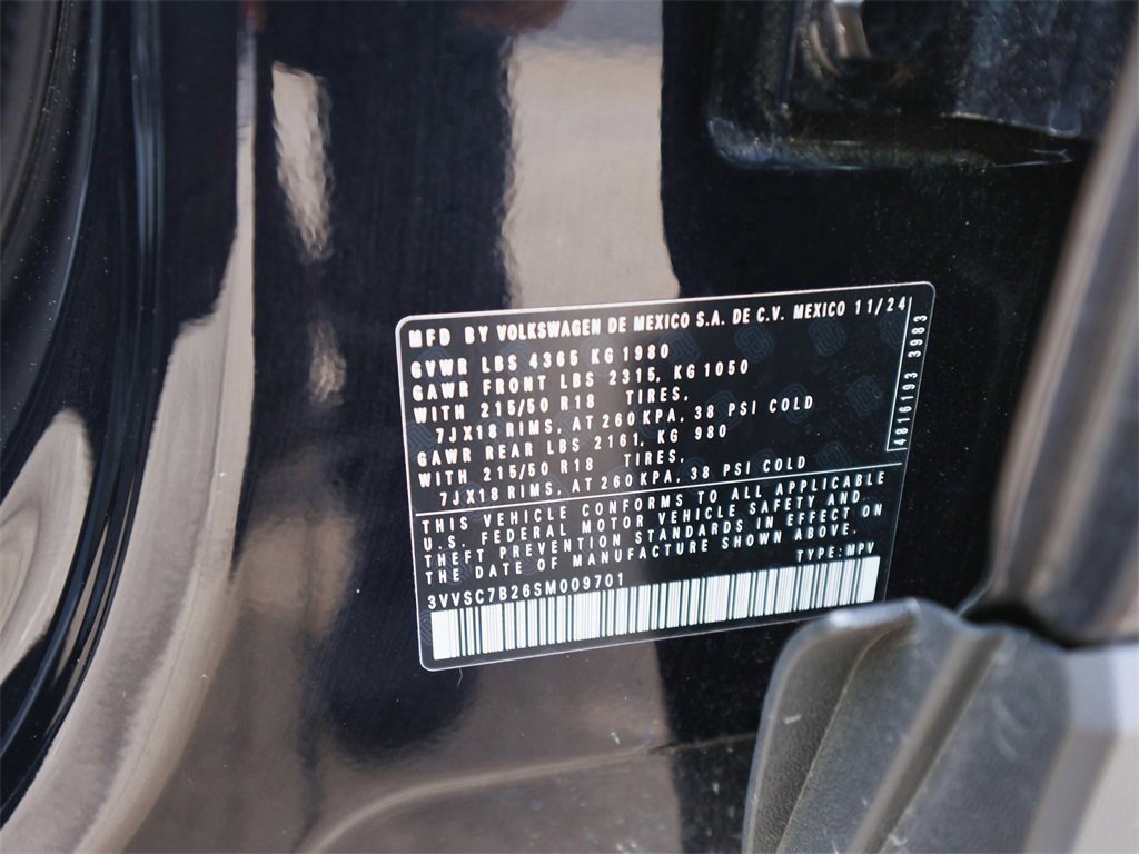 Certified 2025 Volkswagen Taos SE image 29