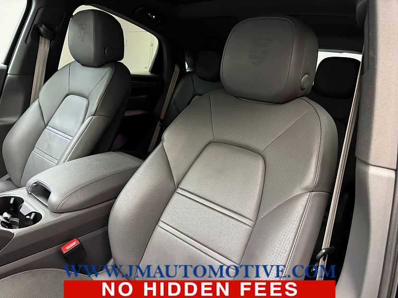 Used 2023 Porsche Cayenne Platinum Edition image 13