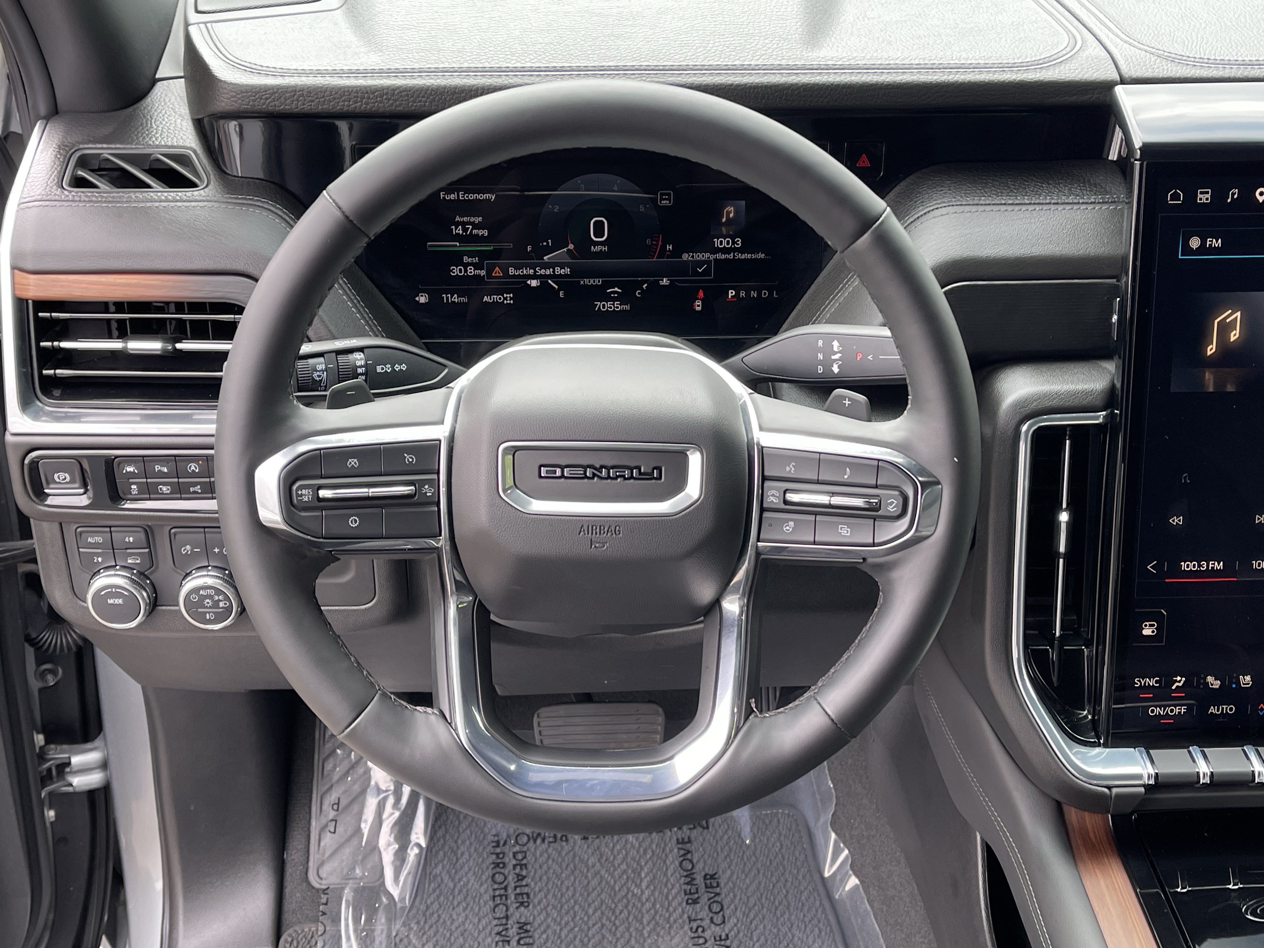 Used 2025 GMC Yukon XL Denali AWD/4WD image 13