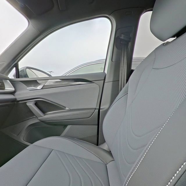 New 2026 Volkswagen Tiguan SE R-Line FWD image 26