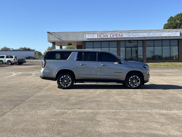 Certified 2025 Chevrolet Suburban LT w/ Comfort Package AWD/4WD image 3