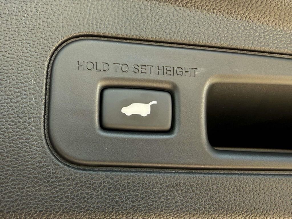 Used 2025 Acura MDX SH-AWD w/ Technology Package image 9