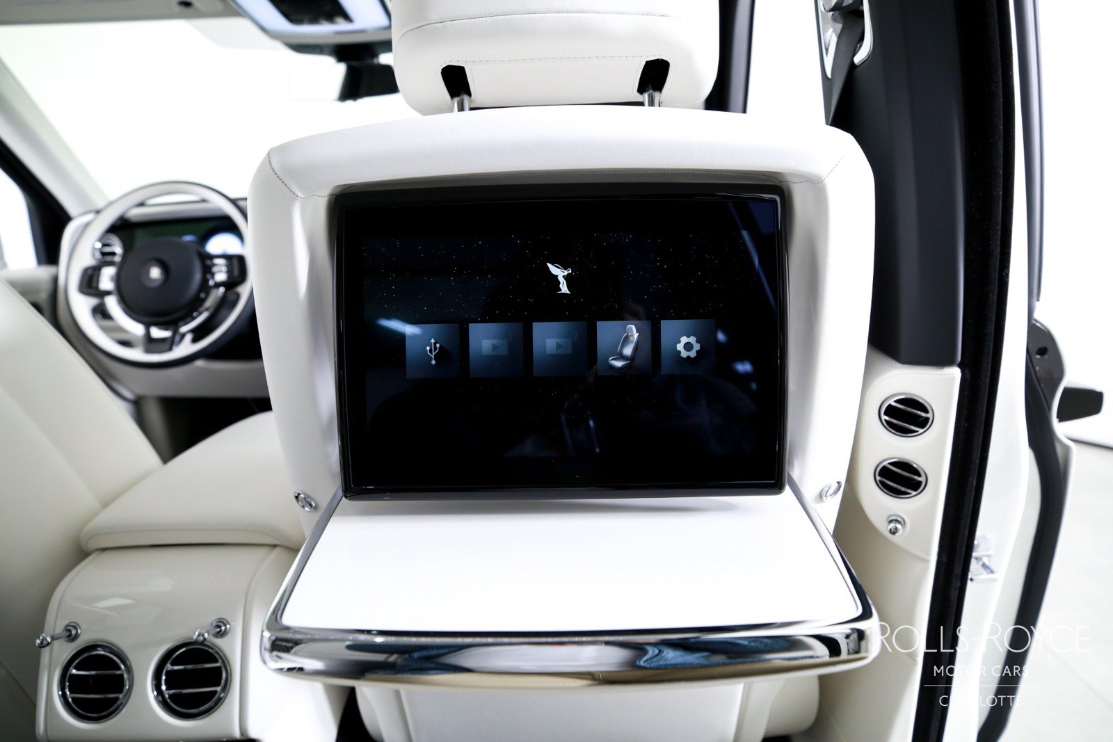 Used 2026 Rolls-Royce Cullinan AWD/4WD image 32