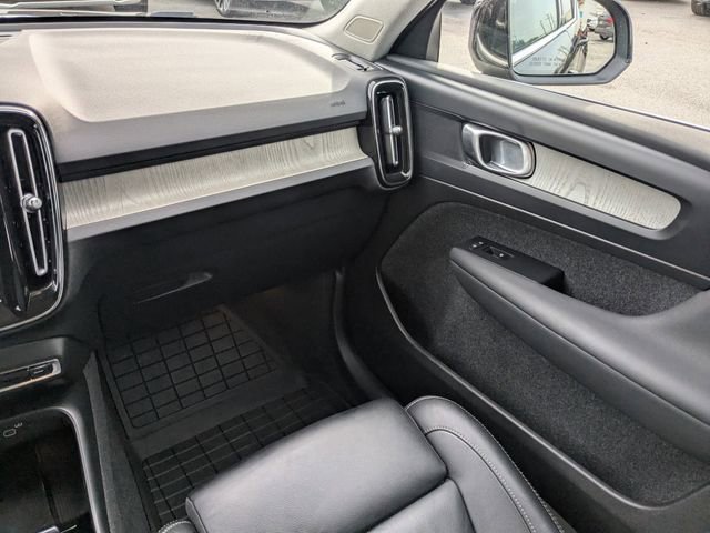 Certified 2023 Volvo XC40 B5 Plus w/ Protection Package Premier image 22