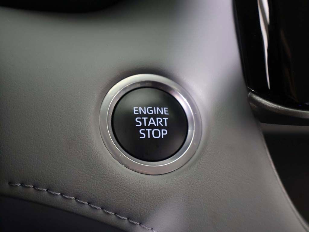 Used 2024 Toyota Highlander LE AWD/4WD image 41