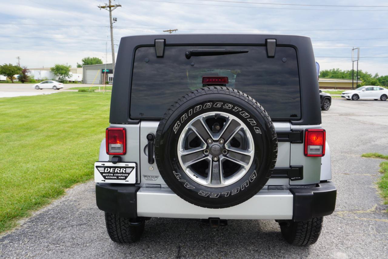 Used 2018 Jeep Wrangler Unlimited Sahara AWD/4WD image 17
