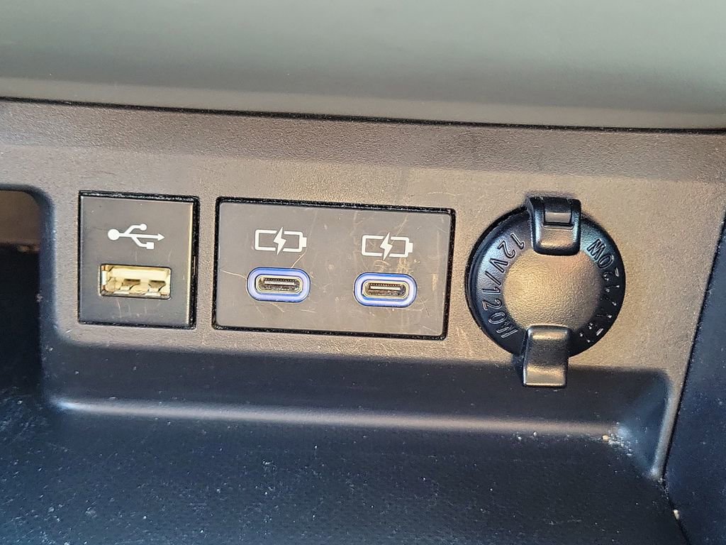 Used 2022 Toyota Highlander LE image 34