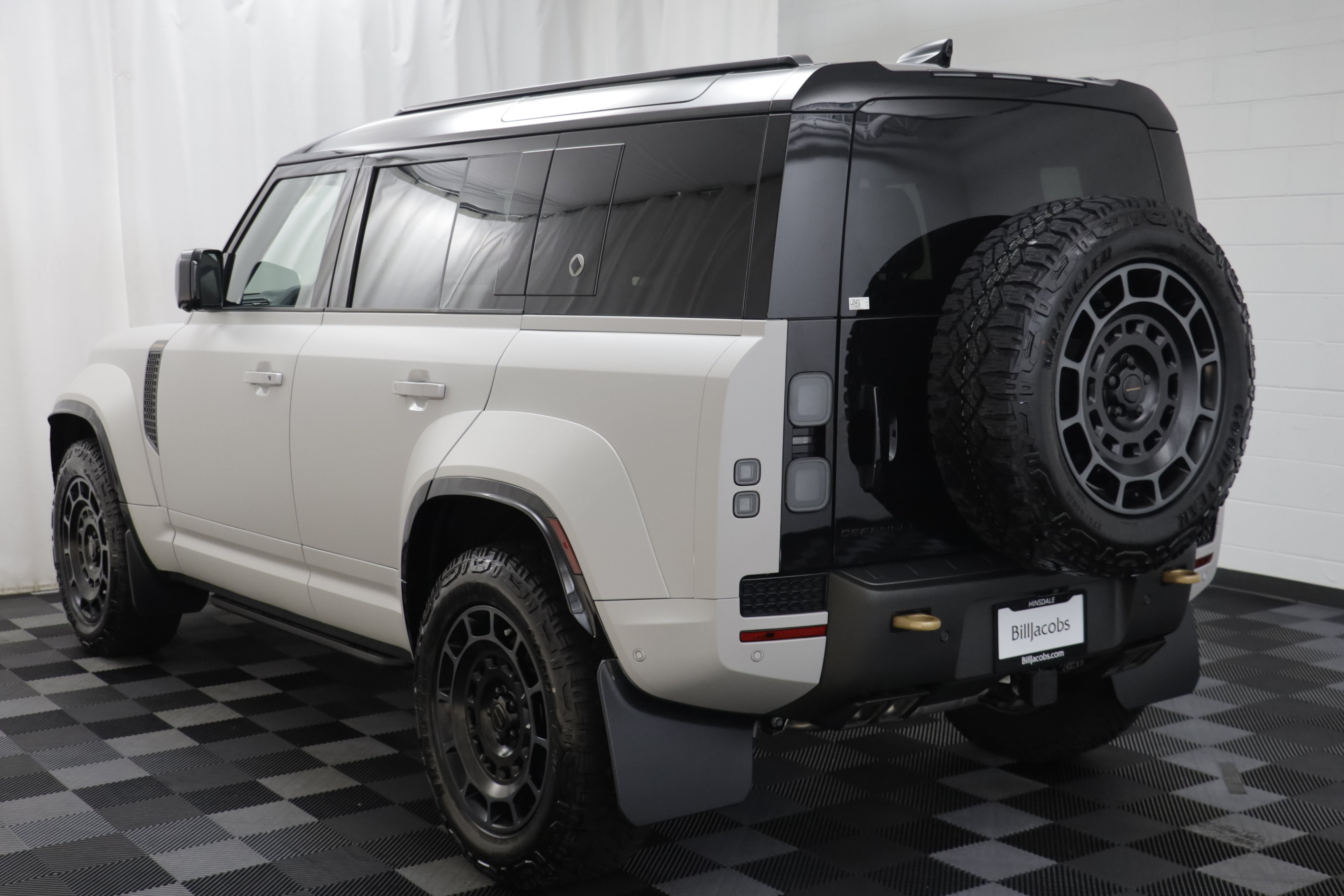New 2026 Land Rover Defender 110 OCTA AWD/4WD image 18