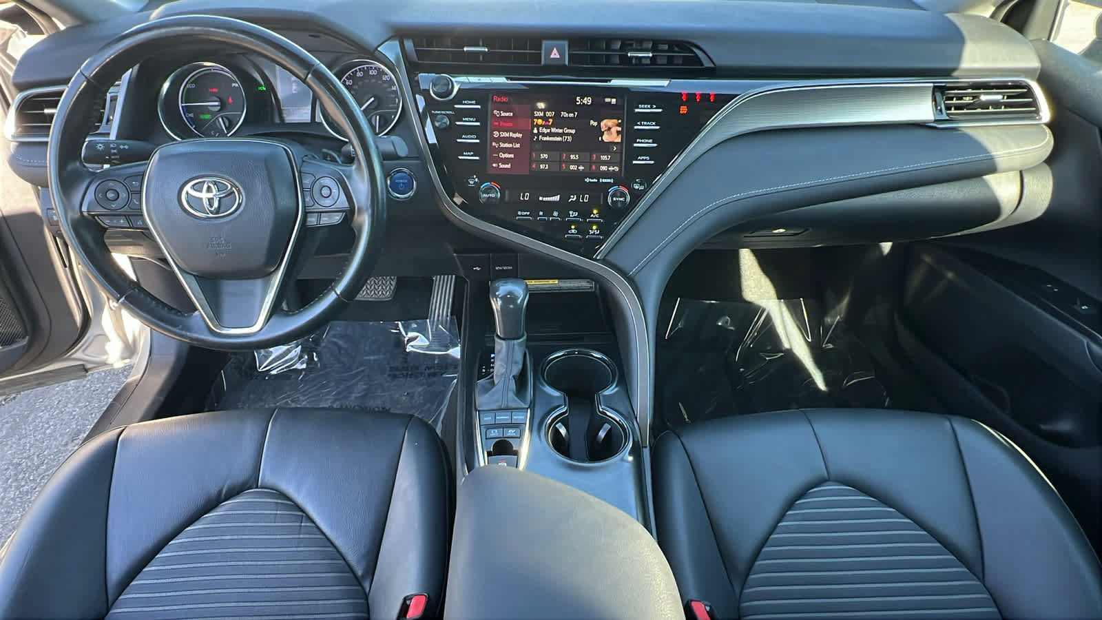 Used 2020 Toyota Camry SE w/ Sunroof Package FWD image 26