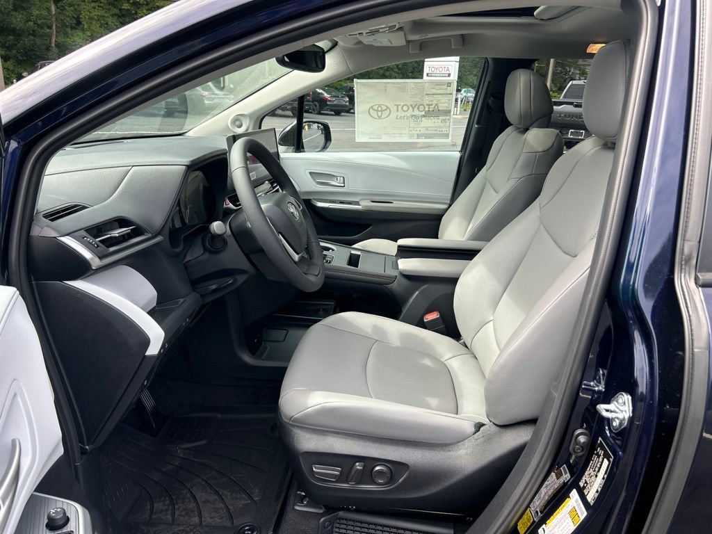 New 2026 Toyota Sienna XLE AWD/4WD image 9