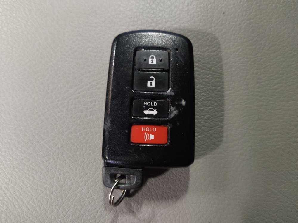 Used 2015 Toyota Camry XLE w/ Moonroof Package FWD image 32