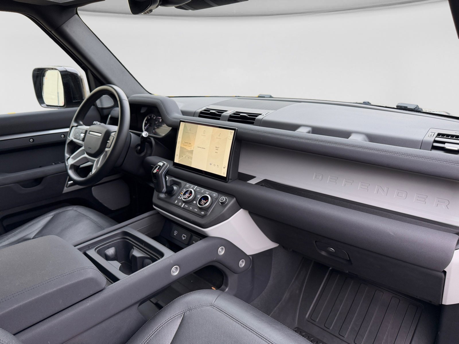 Used 2023 Land Rover Defender 130 SE image 23