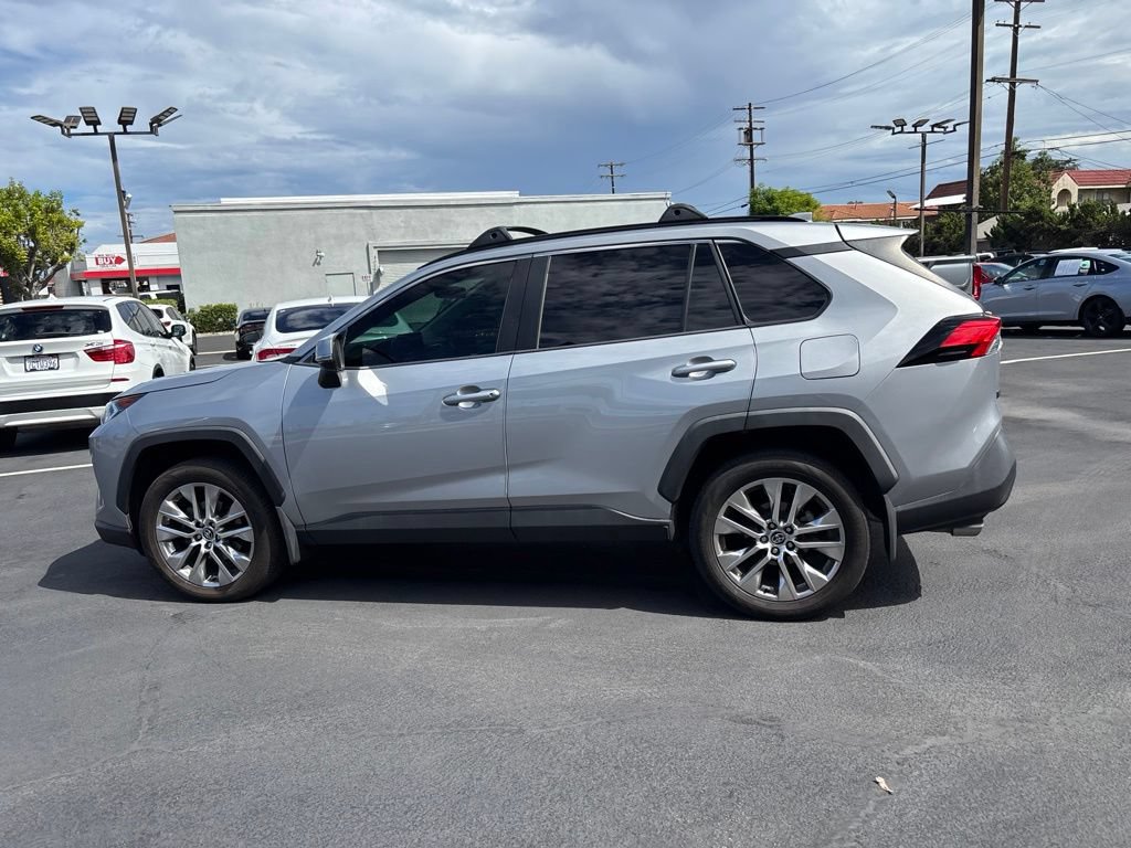 Used 2020 Toyota RAV4 XLE Premium w/ Carpet Mat Package FWD image 8