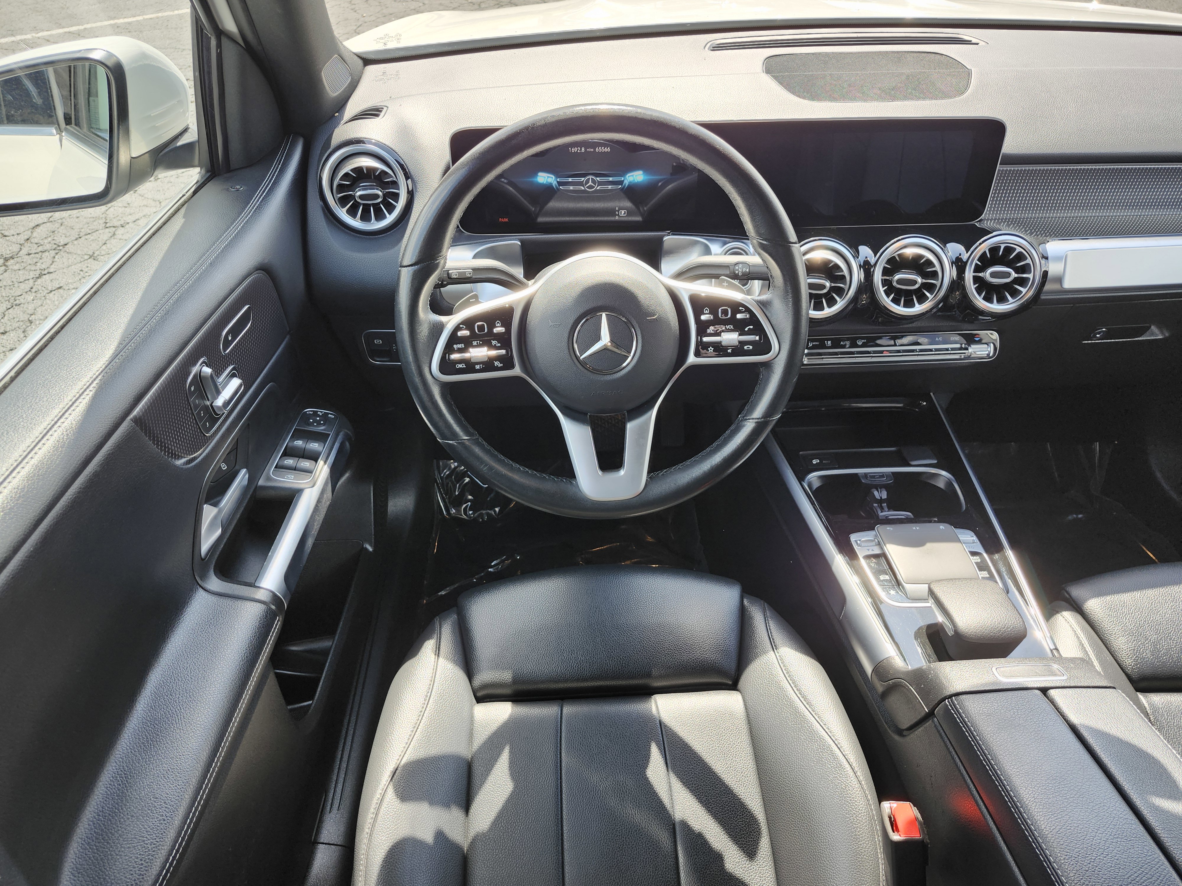 Used 2020 Mercedes-Benz GLB 250 4MATIC w/ Premium Package image 27