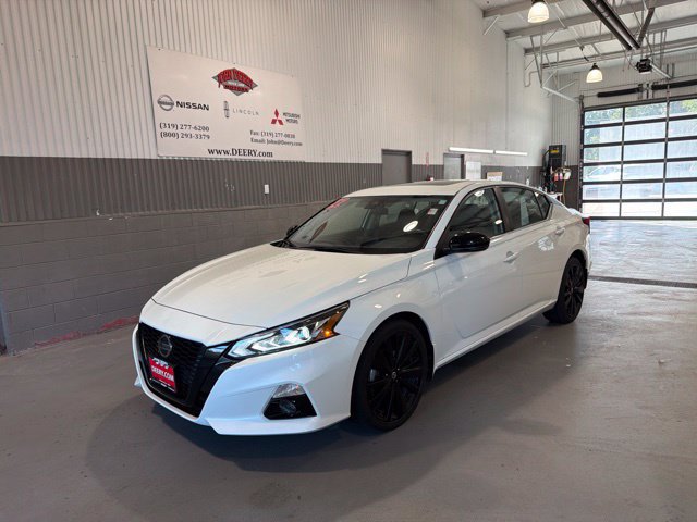 Certified 2022 Nissan Altima 2.5 SR w/ Midnight Edition Package AWD/4WD image 7