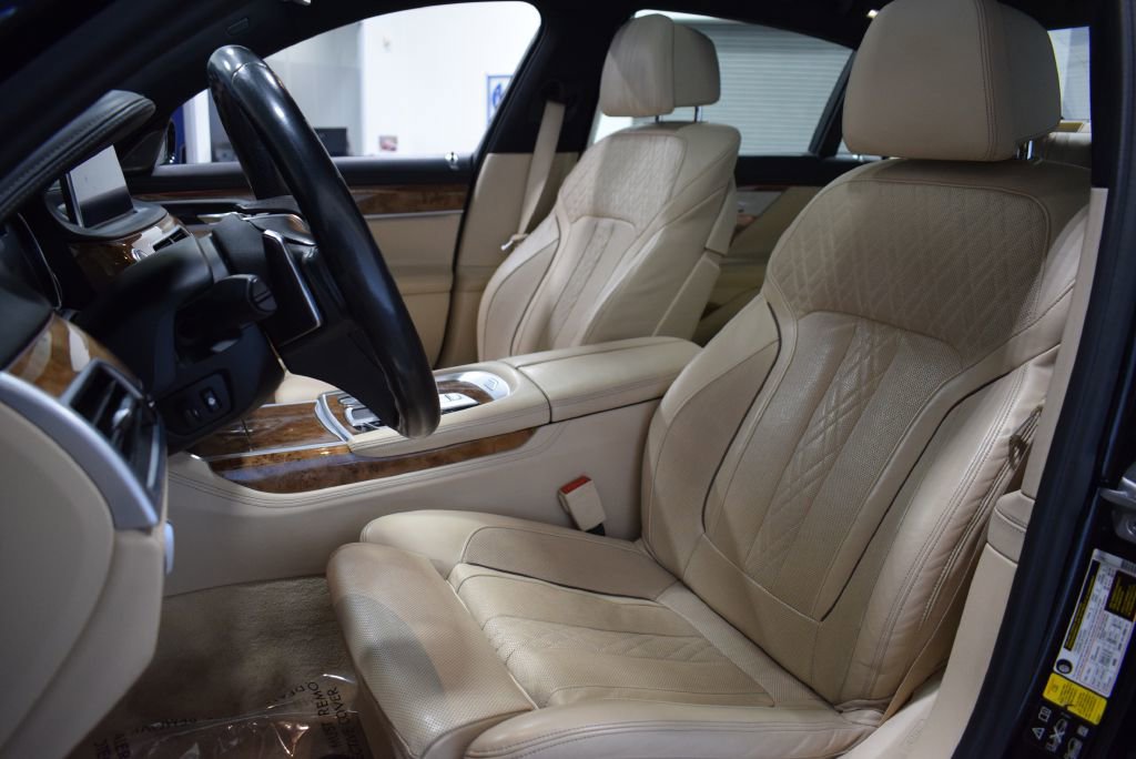 Used 2017 BMW 750i xDrive image 10