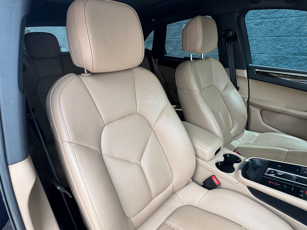 Used 2023 Porsche Macan AWD/4WD image 17