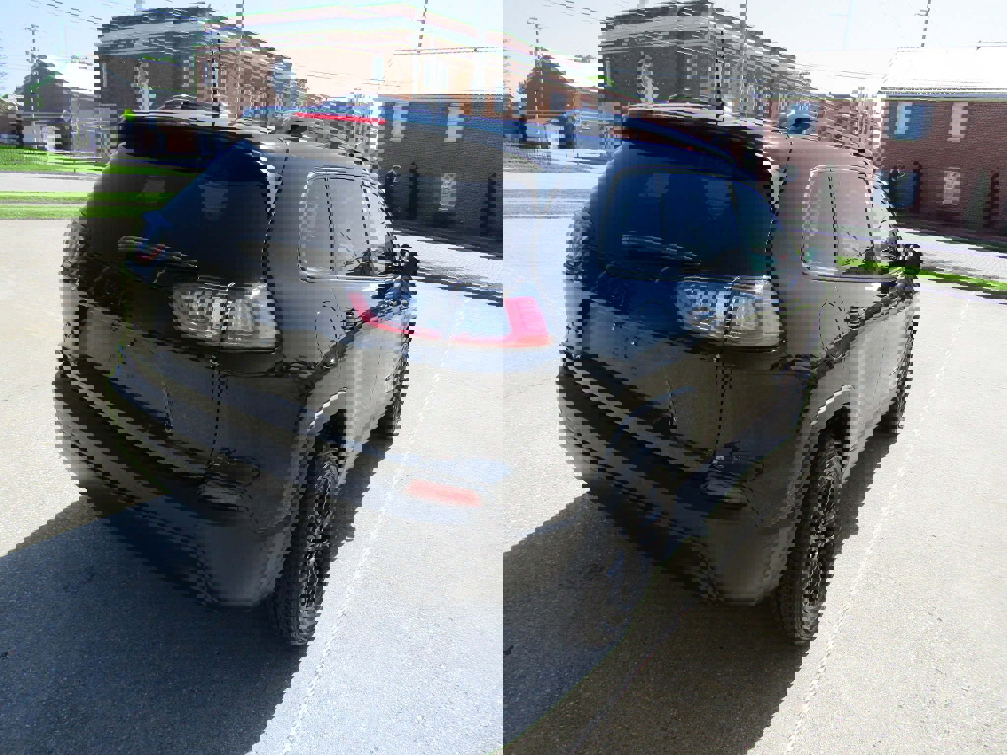 Used 2023 Jeep Cherokee Altitude Lux image 3