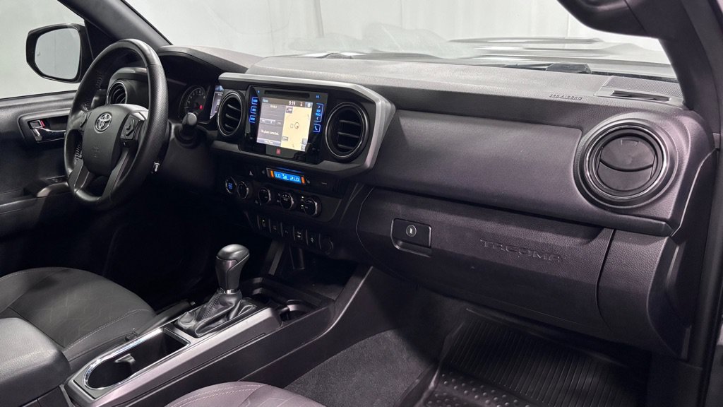 Used 2016 Toyota Tacoma TRD Sport AWD/4WD image 16