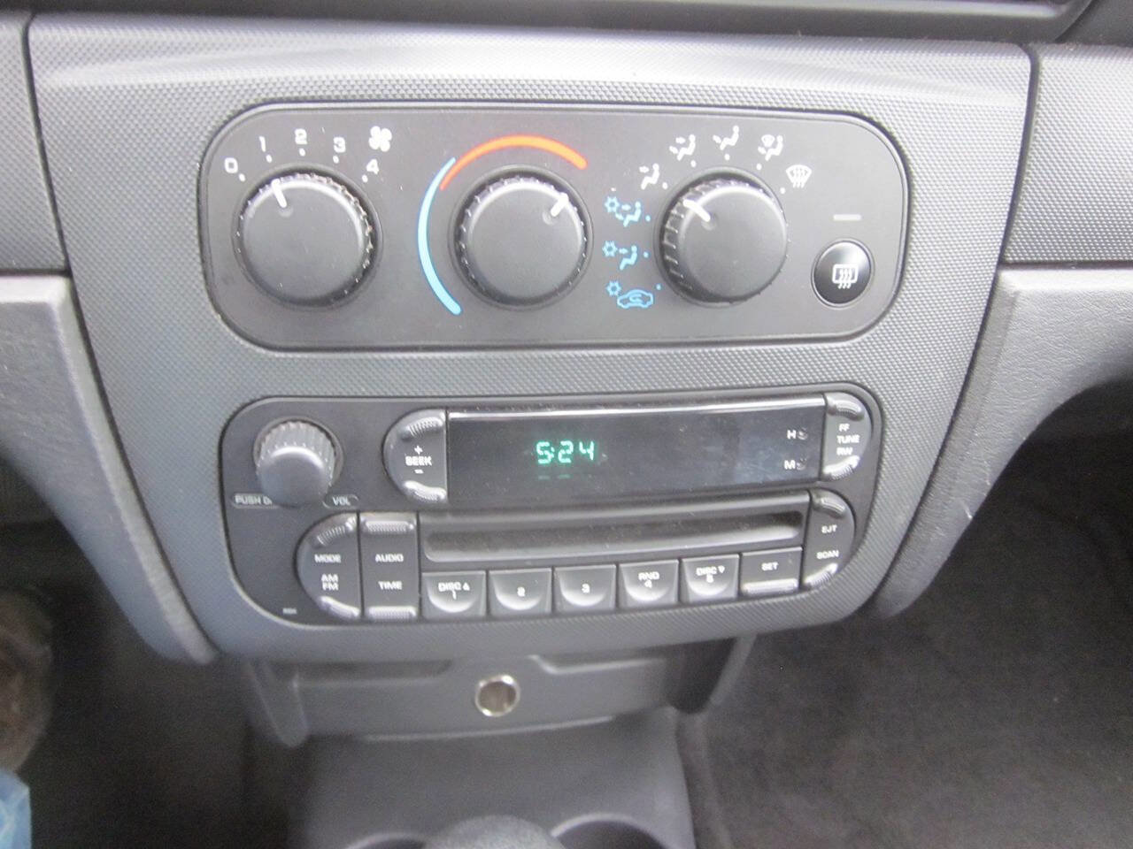 Used 2006 Dodge Stratus SXT image 21