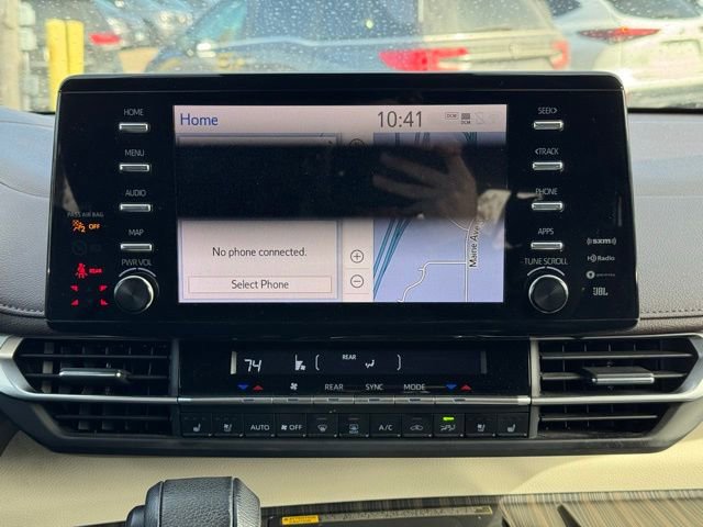 Used 2021 Toyota Sienna Platinum image 2