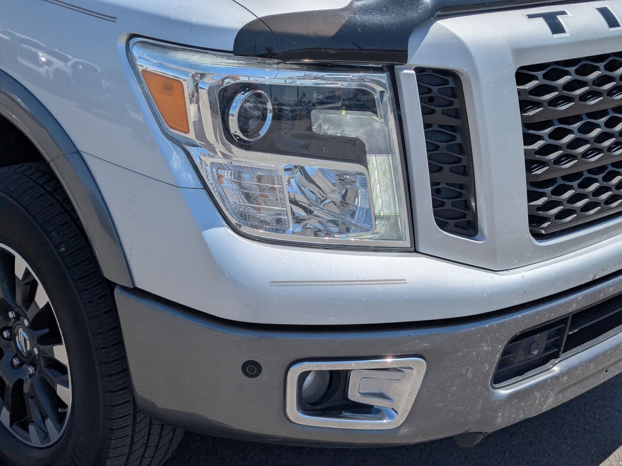 Used 2018 Nissan Titan PRO-4X w/ Pro-4x Convenience Package AWD/4WD image 10