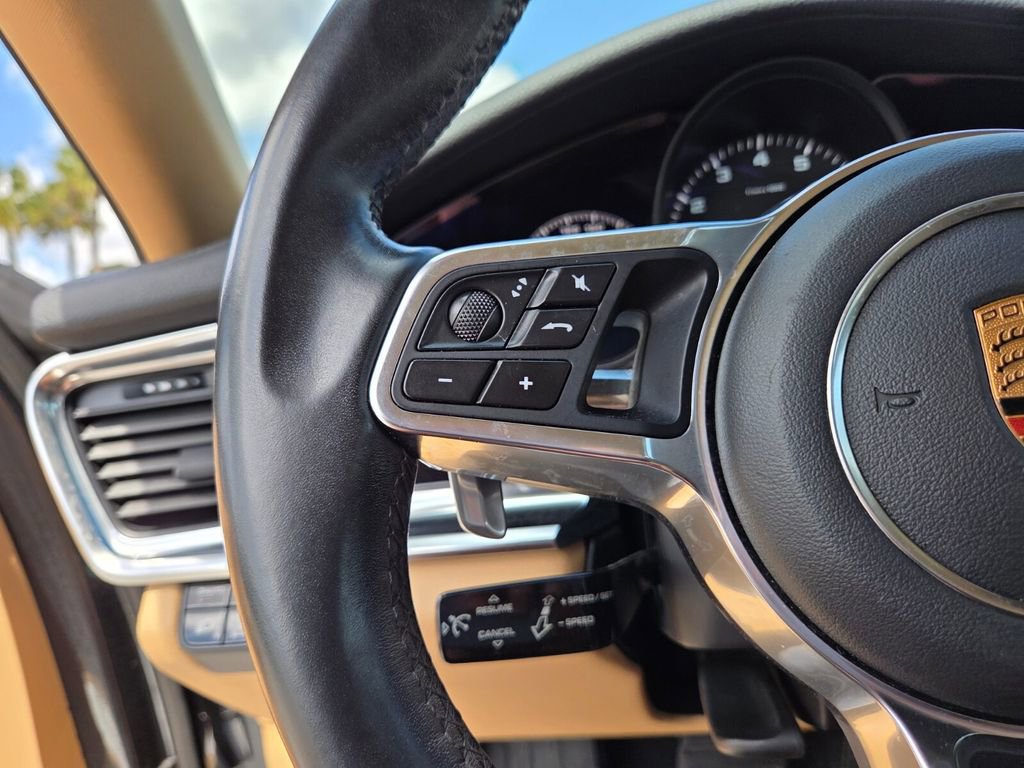 Used 2018 Porsche Panamera image 16