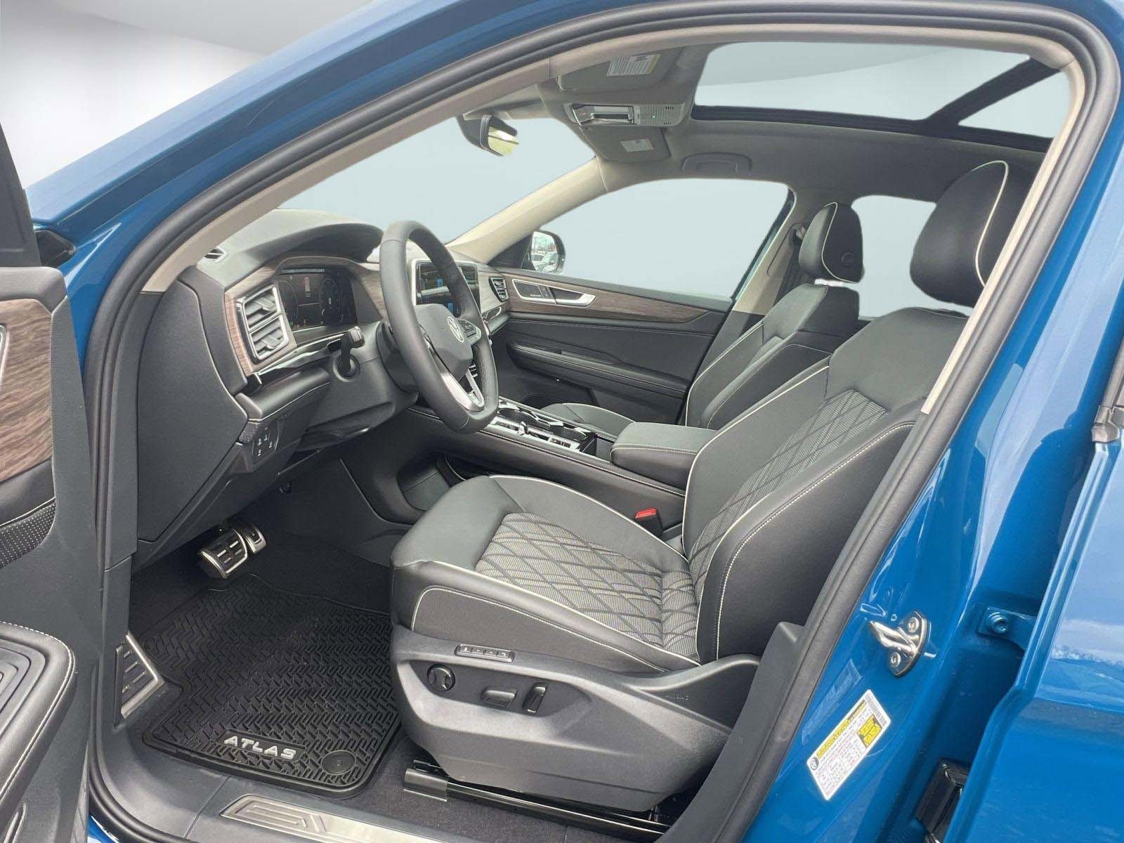 New 2026 Volkswagen Atlas SEL Premium R-Line image 5