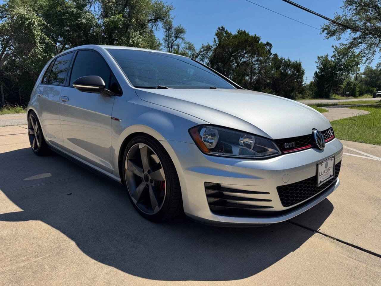 Used 2016 Volkswagen Golf 4-Door FWD image 1