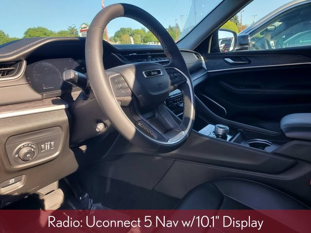 Used 2023 Jeep Grand Cherokee Limited w/ Luxury Tech Group II AWD/4WD image 9