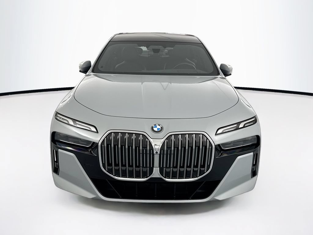 Used 2023 BMW 760i xDrive AWD/4WD image 2