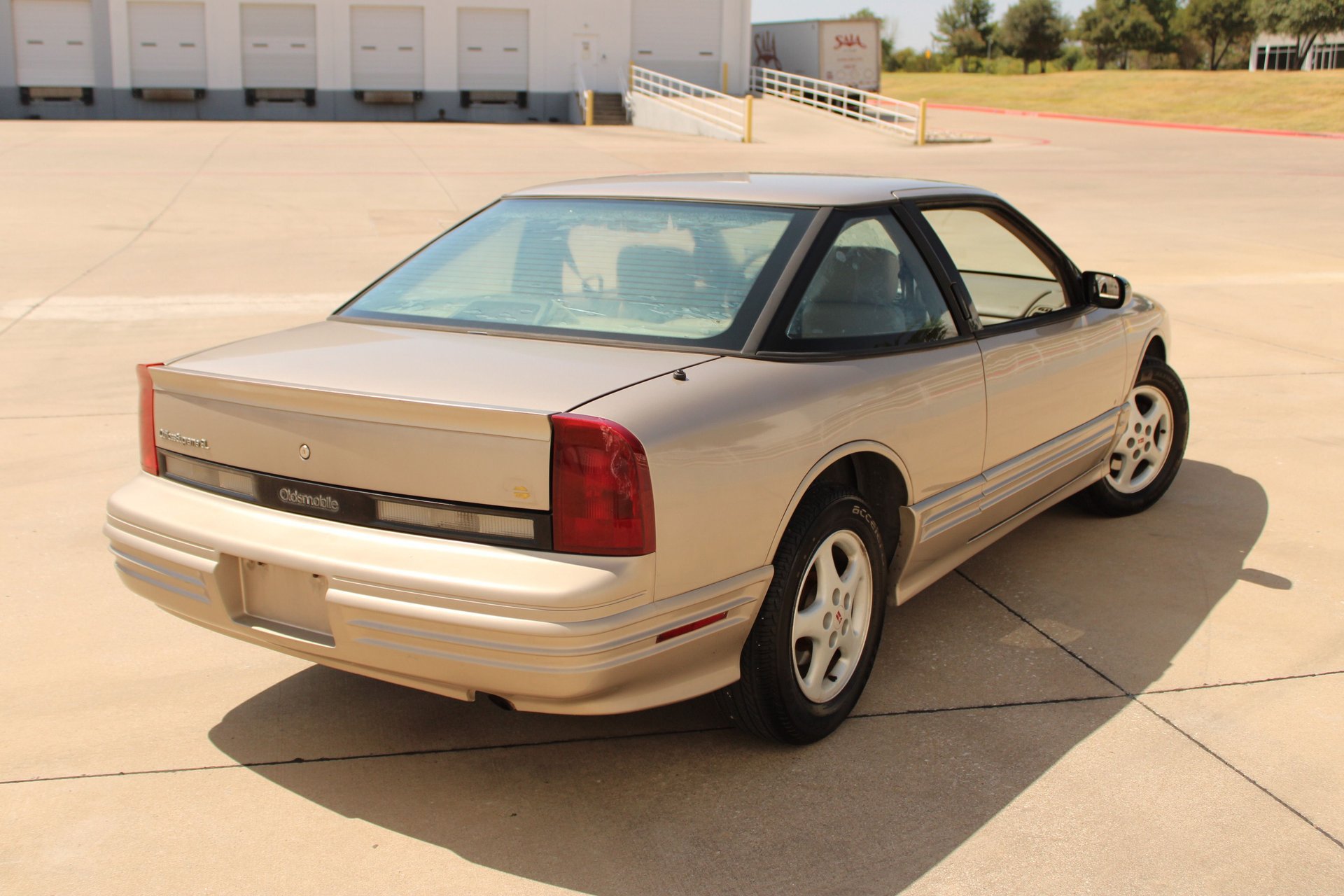 Used 1997 Oldsmobile Cutlass Supreme SL FWD image 14