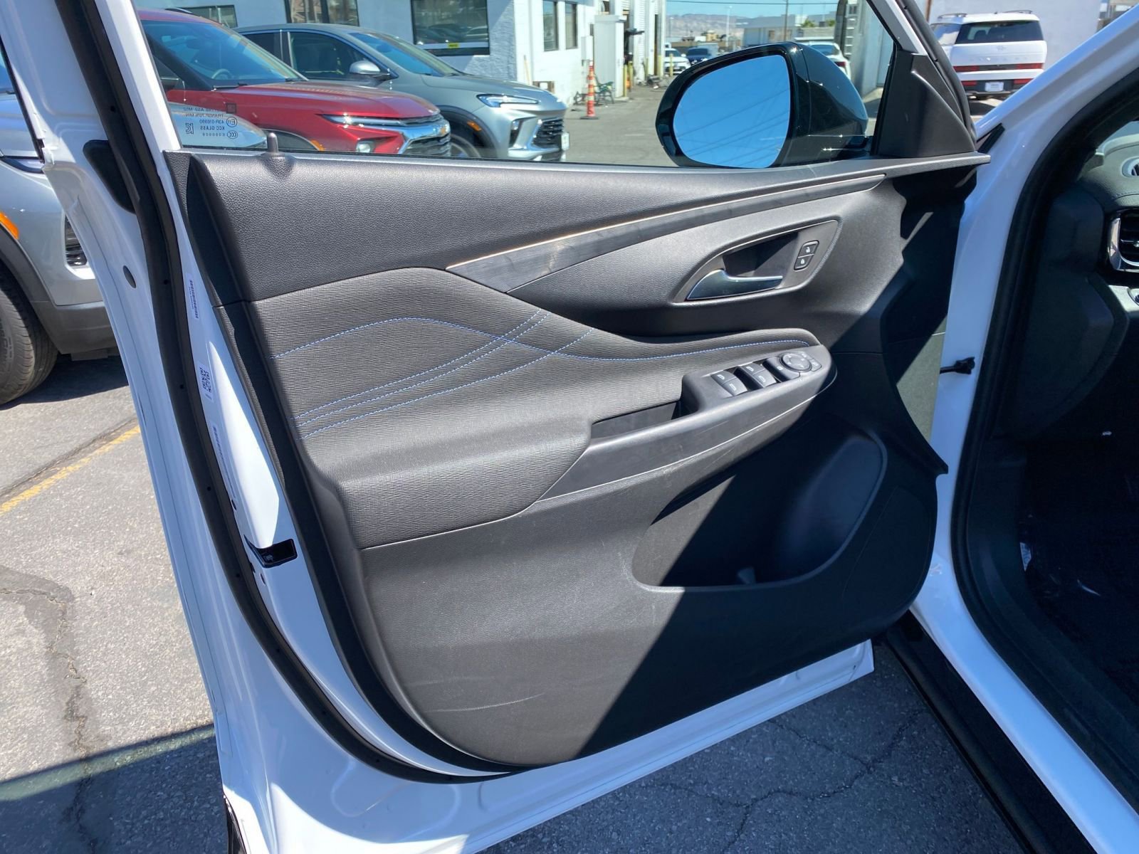 Used 2025 Buick Envista Sport Touring image 18