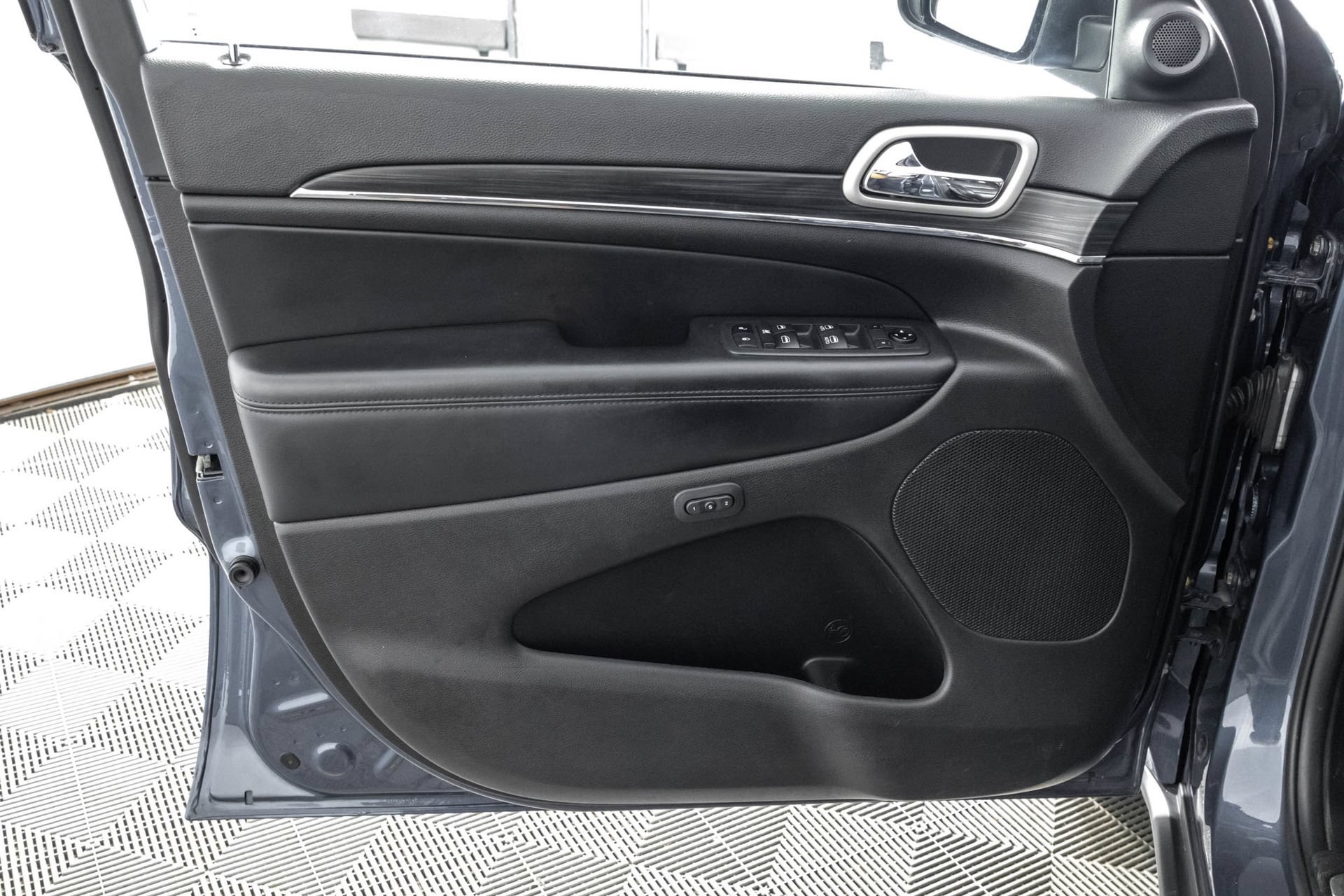 Used 2021 Jeep Grand Cherokee Limited AWD/4WD image 37