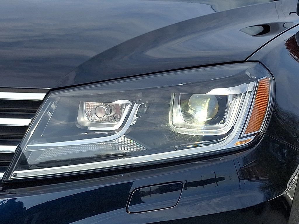 Used 2016 Volkswagen Touareg Sport image 8