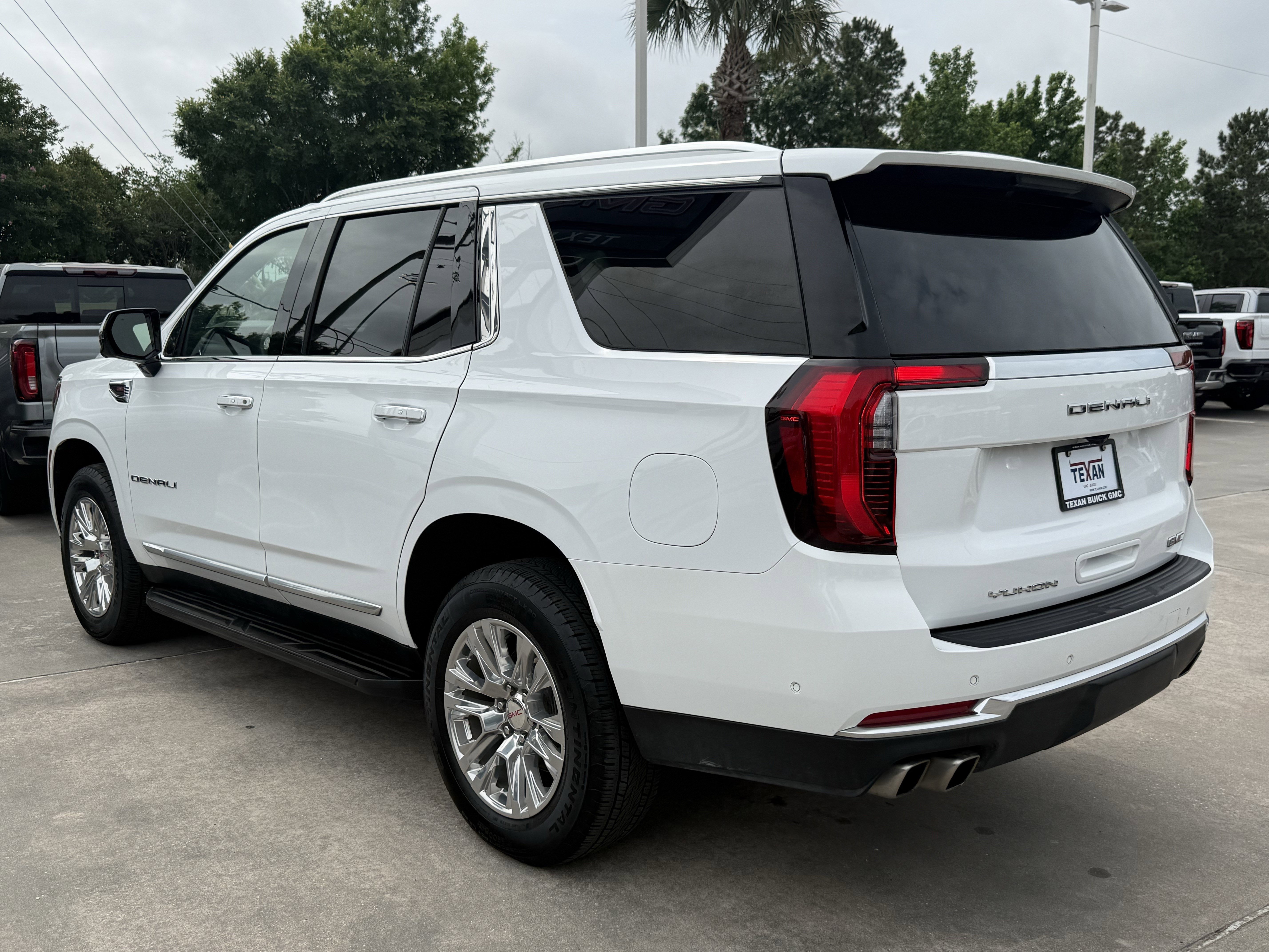 Used 2025 GMC Yukon Denali AWD/4WD image 7