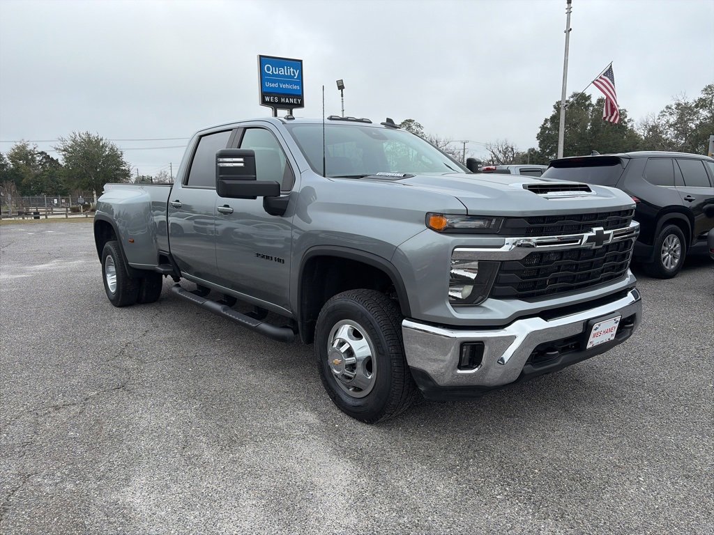 Used 2024 Chevrolet Silverado 3500 LT w/ Convenience Package image 4