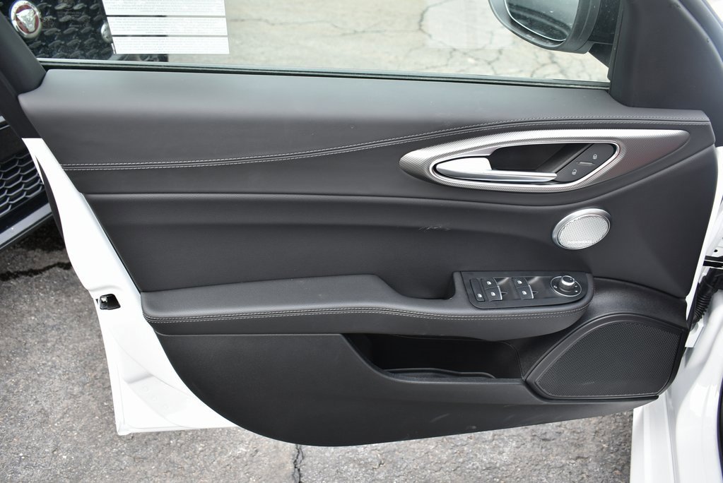 New 2025 Alfa Romeo Giulia AWD image 8