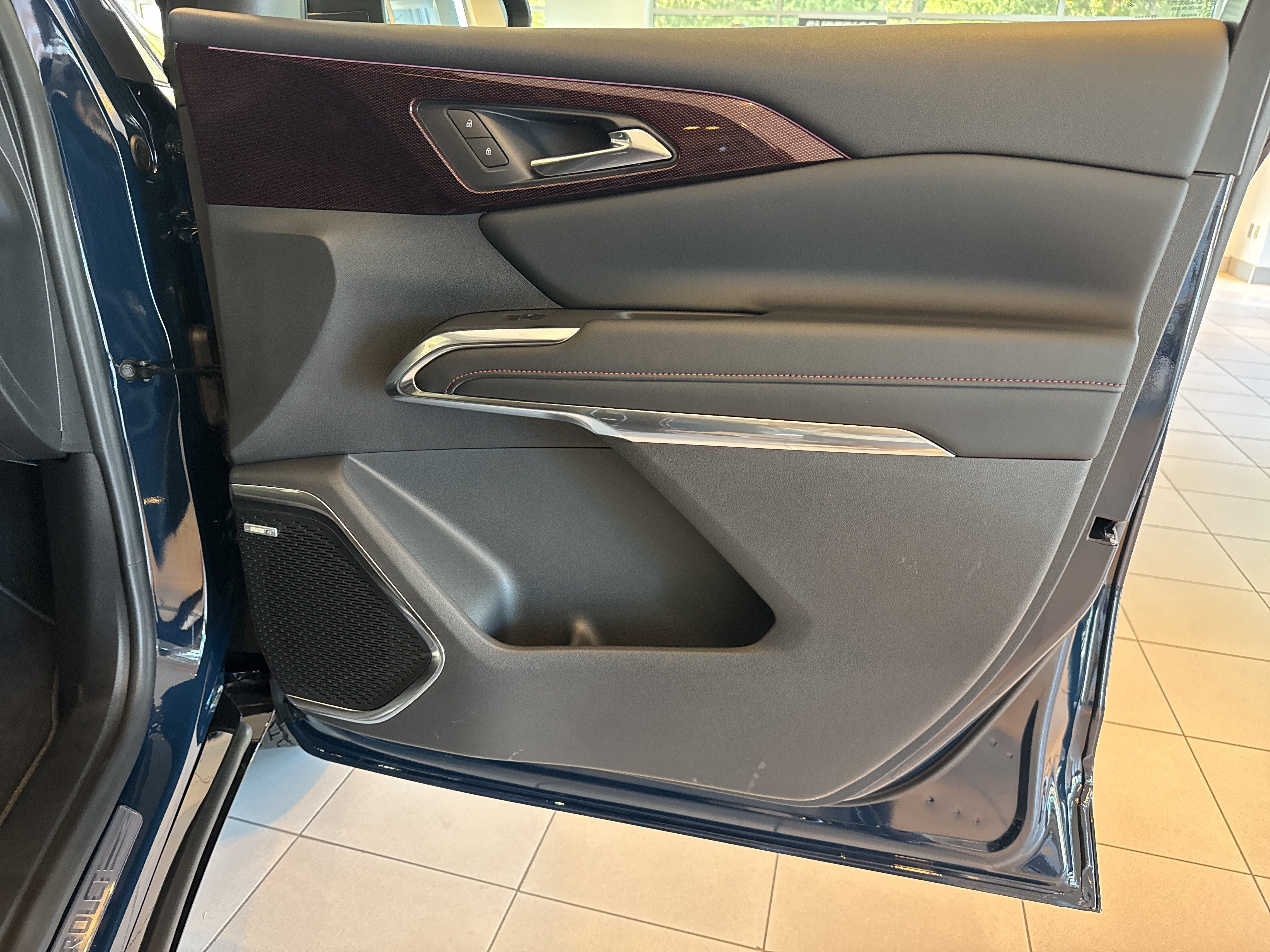 New 2027 Chevrolet Traverse RS FWD image 14