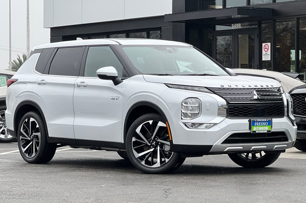 New 2025 Mitsubishi Outlander SE image 3