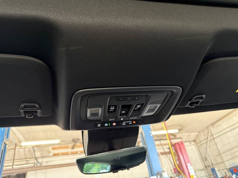 Used 2024 GMC Sierra 1500 AT4 w/ Technology Package AWD/4WD image 40