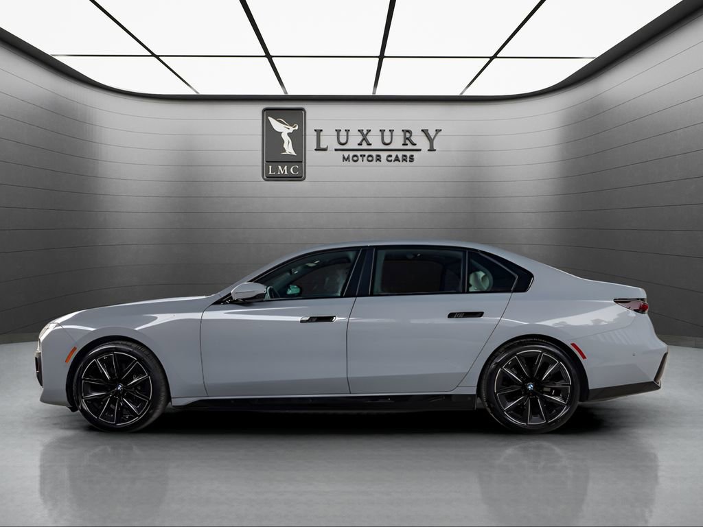 Used 2023 BMW i7 xDrive60 w/ Executive Package 2 AWD/4WD image 5