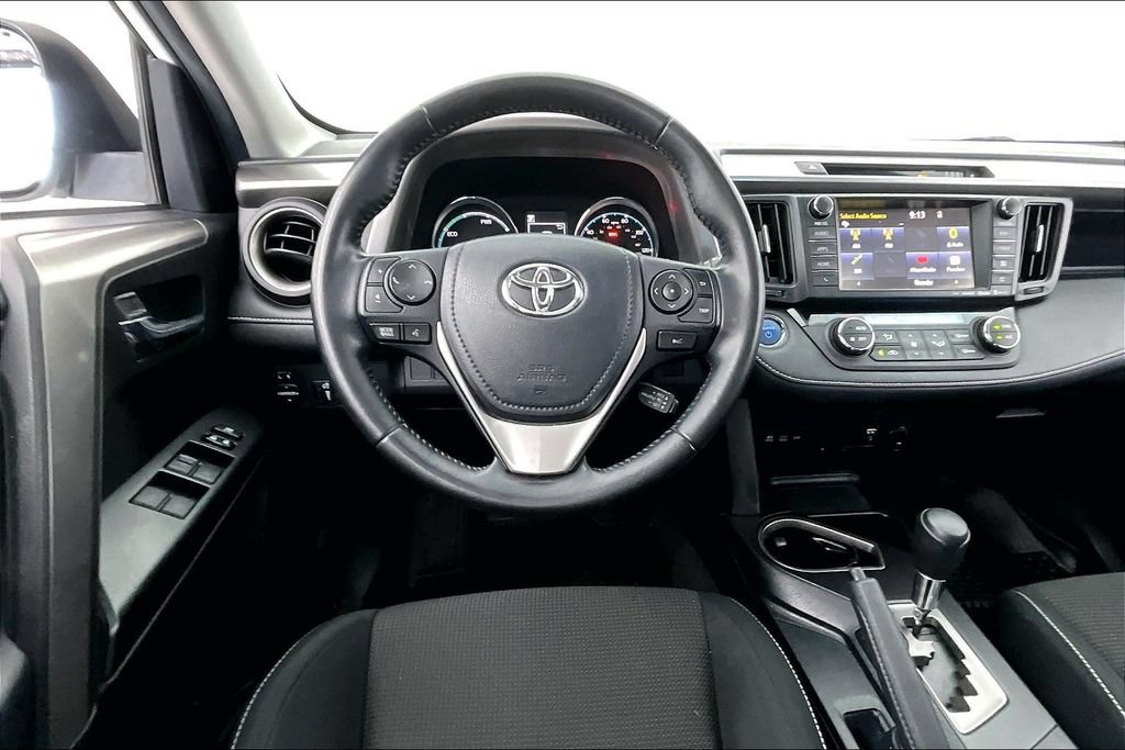 Used 2017 Toyota RAV4 XLE AWD/4WD image 6