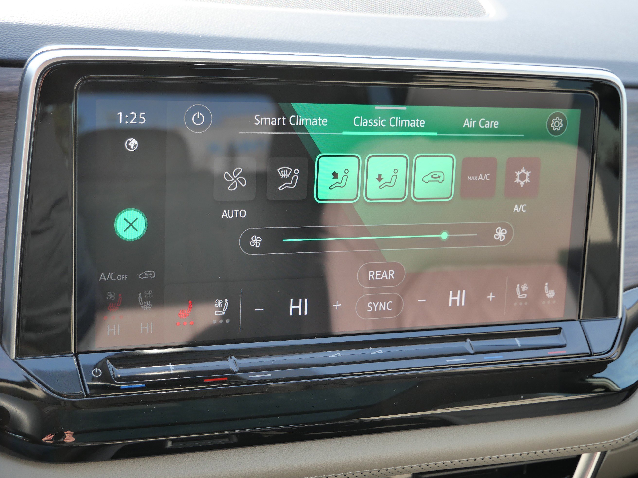 Certified 2024 Volkswagen Atlas SEL Premium R-Line image 24