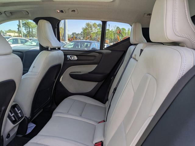 Used 2019 Volvo XC40 T5 Momentum image 12