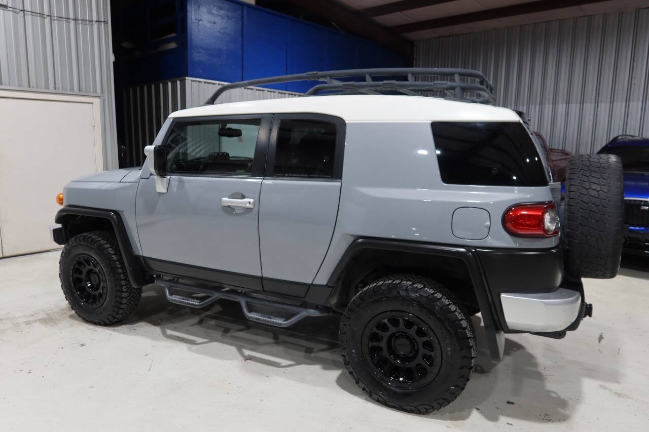 Used 2014 Toyota FJ Cruiser 4WD w/ Convenience Package image 2